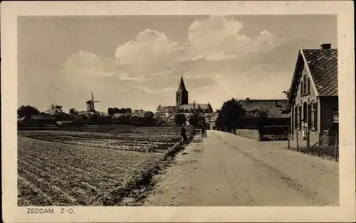 Ak Zeddam Gelderland Niederlande, Straßenpartie, Kirche, Windmühle