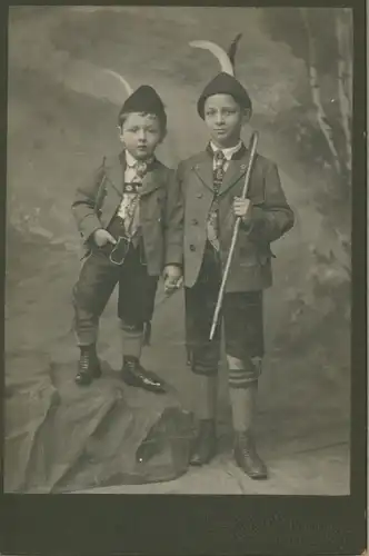Kabinett Foto Kinderportrait, Carl und Hans, zwei Jungen in Tracht, Lederhose