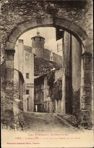 Ak Tarascon Ariège, Eine alte Tür und der Turm