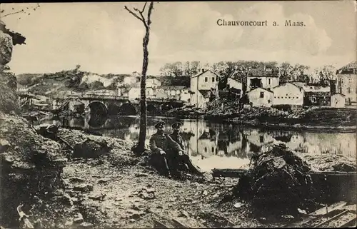 Ak Chauvoncourt sur Meuse, Ruinen, Kriegszerstörung I. WK, deutsche Soldaten