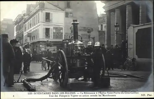 Ak Paris VII, Kirche Saint Pierre du Gros Caillou, Dampfpumpe im Einsatz gegen Demonstranten
