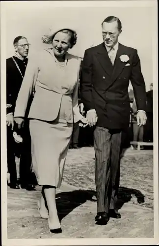 Ak Königin Juliana der Niederlande und Prinz Bernhard, Velsen 1949