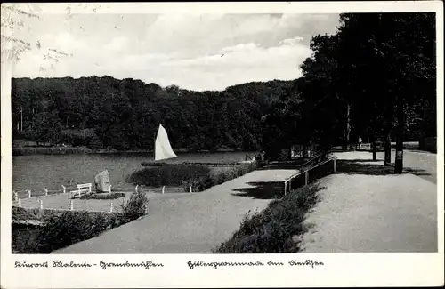 Ak Gremsmühlen Malente in Ostholstein, Segelboot, Promenade