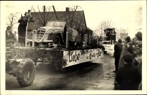 Foto Ak Olfen in Westfalen, Karneval, Festzug, Liebe, Auto