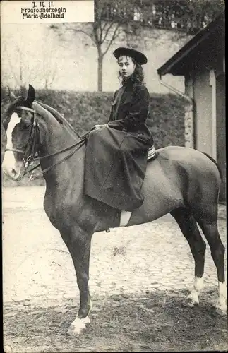 Ak Erbgroßherzogin Maria-Adelheid, Portrait zu Pferde