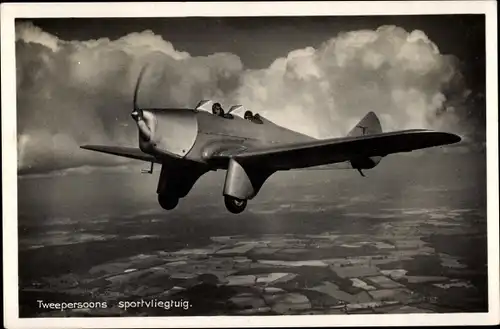 Ak Zweipersonen Sportflugzeug in der Luft