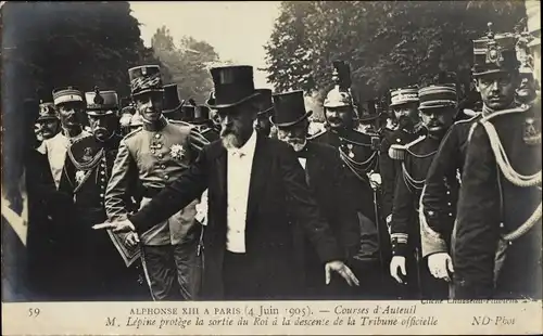 Ak Alphonse XIII. in Paris 1905, Courses d'Auteuil, Herr Lepine schützt den Ausgang des Königs