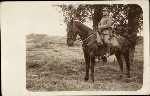 Foto Ak Deutscher Soldat in Uniform zu Pferde