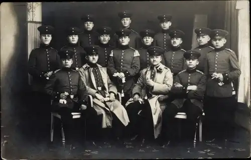 Foto Ak Deutsche Soldaten in Uniformen, Gruppenbild