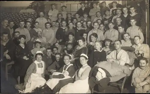 Foto Ak Marine-Lazarett, verwundete Seeleute, Krankenschwestern, Weihnachten 1916