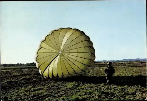 Ak Fallschirmspringer nach der Landung