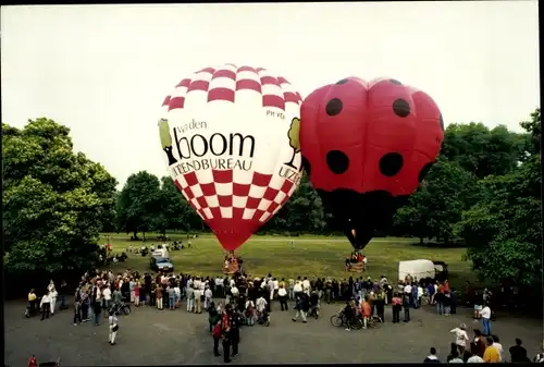 Foto Heißluftballons am Boden, Zuschauer