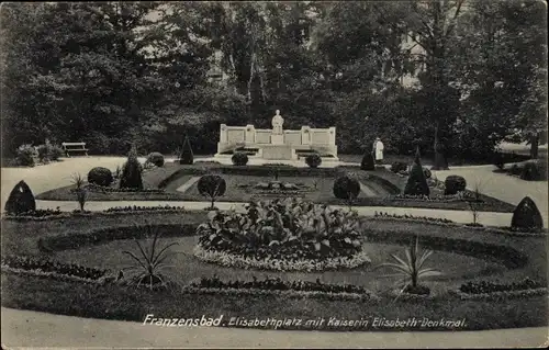 Ak Františkovy Lázně Franzensbad Region Karlsbad, Elisabethplatz mit Kaiserin Elisabeth Denkmal