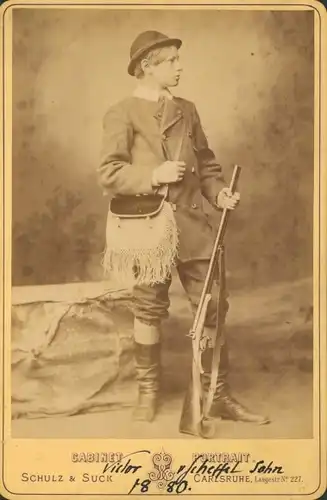 Kabinett Foto Sohn von Victor von Scheffel, Jägermontur, Standportrait, 1880