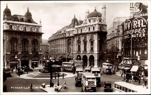 Ak West End London City England, Piccadilly Circus, Busse