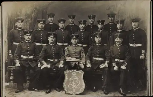 Foto Ak Frankfurt am Main, Deutsche Soldaten in Uniformen, Gruppenaufnahme