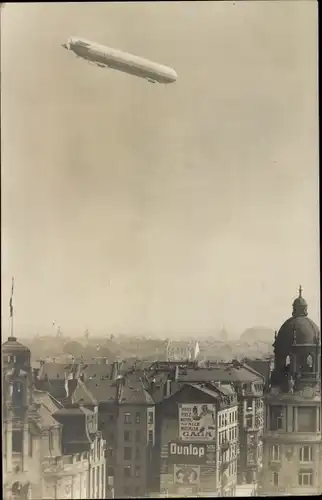 Foto Ak Frankfurt am Main, Zeppelin über der Stadt 1909