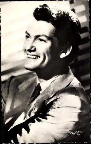 Ak Schauspieler Jean Marais, Portrait, Lachend, Krawatte