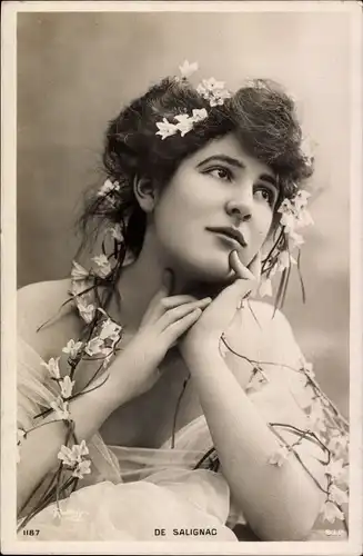 Ak Schauspielerin De Salignac, Portrait