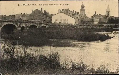 Ak Donchery Ardennes, Ufer der Meuse, Brücke