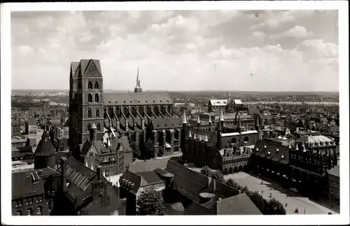 Ak Hansestadt Lübeck, Panorama, Marienkirche, Rathaus