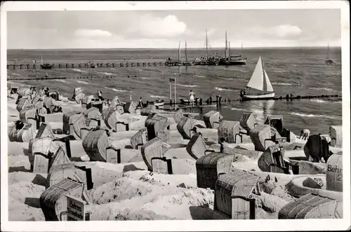 Ak Ostseebad Grömitz in Holstein, Strand, Seebrücke, Strandkörbe