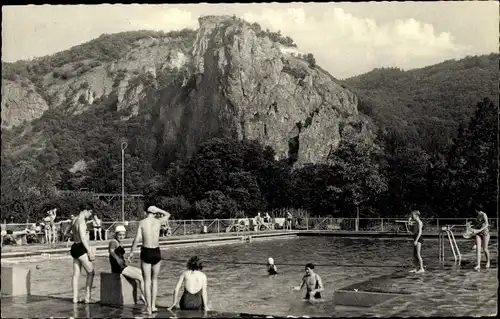 Ak Bad Münster am Stein Ebernburg, Thermal Sole Schwimmbad, Badegäste