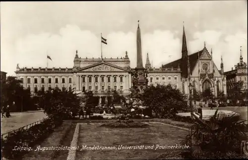 Ak Leipzig in Sachsen, Augustusplatz, Mendebrunnen, Universität, Paulinerkirche