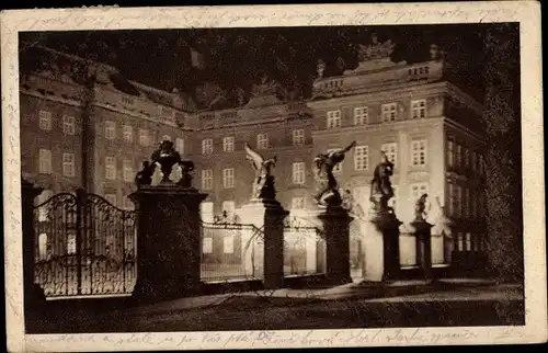 Ak Praha Prag Tschechien, Nadvori hradu pri slavnostnim osvetleni, Burghof bei Festbeleuchtung