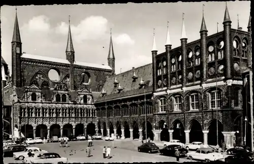 Ak Hansestadt Lübeck, Marktplatz mit Rathaus