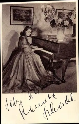 Ak Schauspielerin Renate Schacht am Klavier im Abendkleid, Autogramm