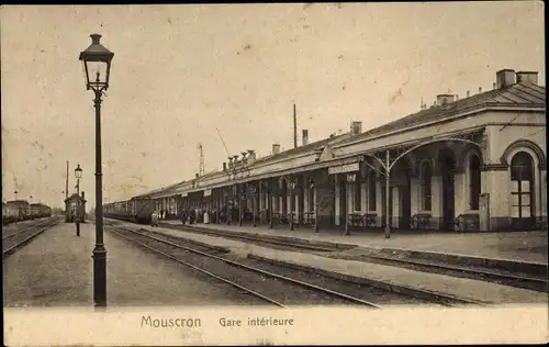 Ak Mouscron Wallonien Hennegau, Bahnhof, Gleisseite