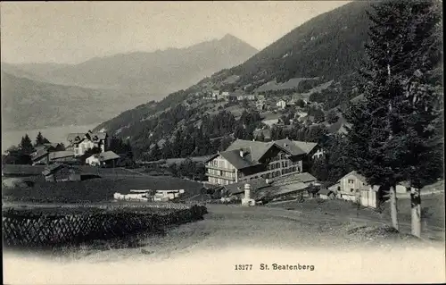 Ak St. Beatenberg Kt. Bern Schweiz, Blick auf den Ort, Berge, Häuser