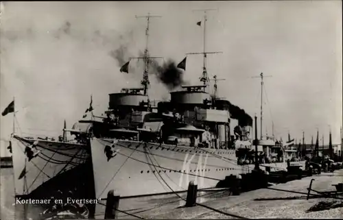 Foto Ak Niederländisches Kriegsschiff, Kortenaer und Evertsen