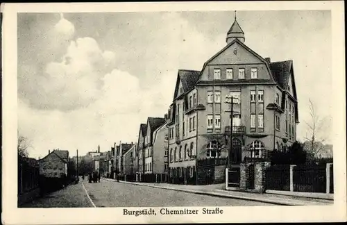 Ak Burgstädt in Sachsen, Blick in die Chemnitzer Straße, Eckgebäude, Mehrfamilienhaus