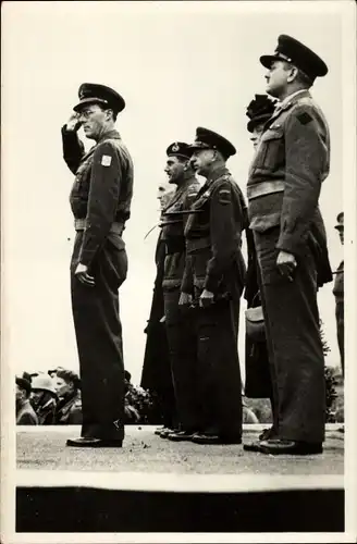 Ak Prinz Bernhard in Uniform, Niederländische Armee, Parade Den Haag