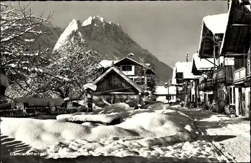 Ak Garmisch Partenkirchen in Oberbayern, Straßenpartie, Winter