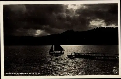Ak Titisee Neustadt im Breisgau Hochschwarzwald, Segelboot