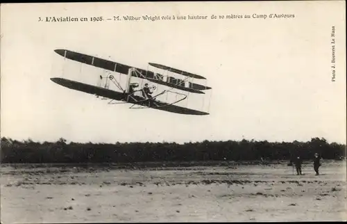 Ak Aviation im Jahr 1908, Herr Wilbur Wright, Camp d'Auvours, Doppeldeckerflugzeug in der Luft