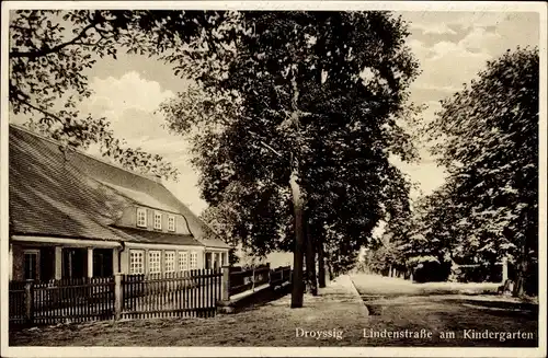 Ak Droyßig im Burgenlandkreis, Lindenstraße am Kindergarten