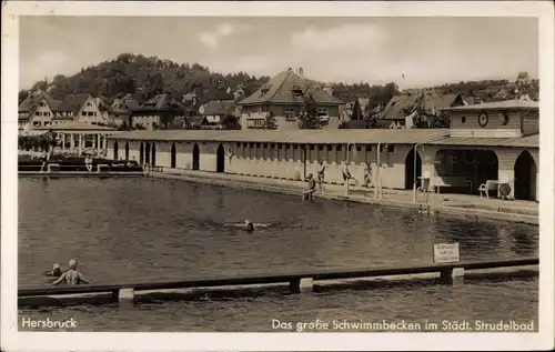 Ak Hersbruck in Mittelfranken, Großes Schwimmbecken im Städt. Strudelbad