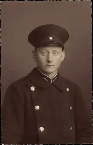 Foto Ak Junger Soldat in Uniform, Mantel, Portrait