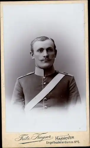 CdV Hannover in Niedersachsen, Deutscher Soldat in Uniform, Portrait