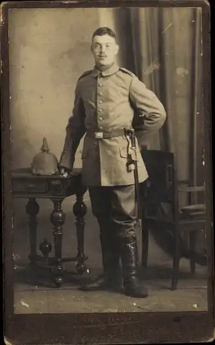 CdV Deutscher Soldat in Uniform, Portrait, Pickelhaube