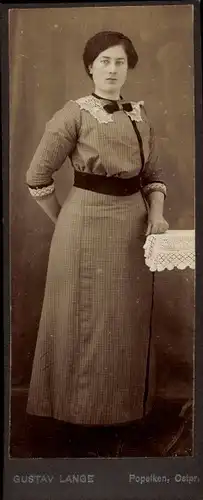 CdV Popelken Ostpreußen, Standportrait einer Frau