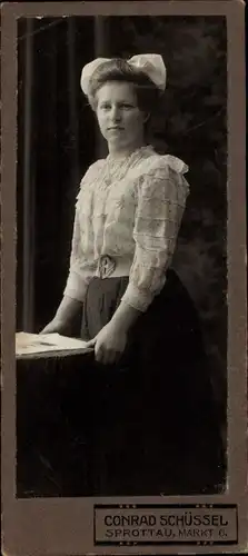 CdV Szprotawa Sprottau Schlesien, Standportrait einer Frau