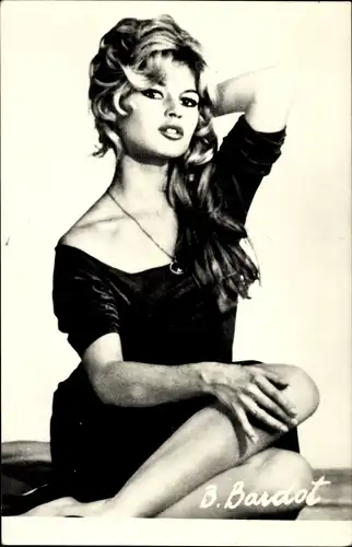 Foto Ak Schauspielerin Brigitte Bardot, Portrait