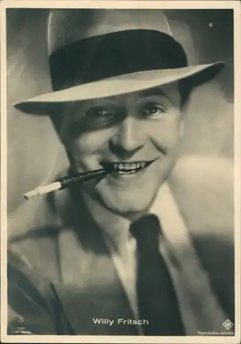 Ak Schauspieler Willy Fritsch, Portrait, Hut, Zigarette