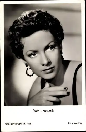 Ak Schauspielerin Ruth Leuwerik, Portrait