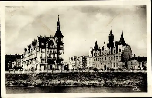 Ak Mézières Ardennes, Meuse, Rathaus, Rathausplatz